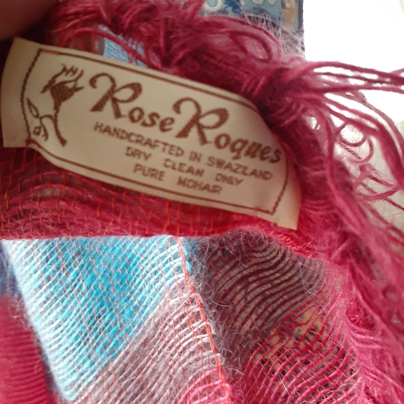 Scarve - Picture 3 of 3